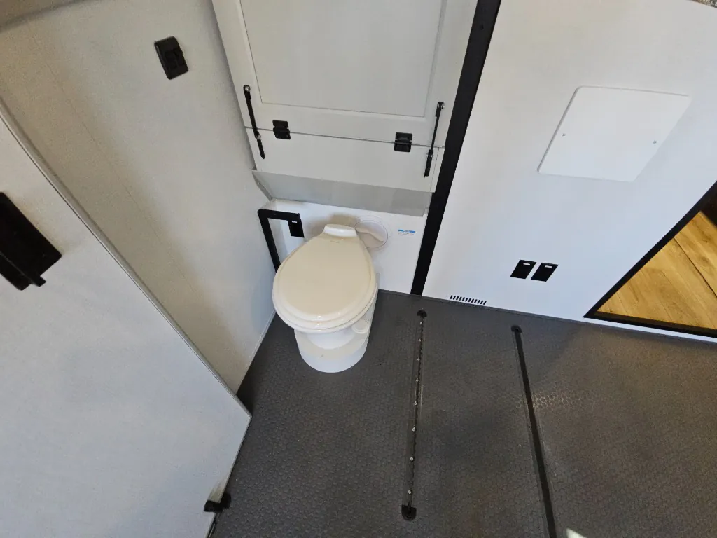 2026 Brinkley Model G 3950, Bathroom photo 11