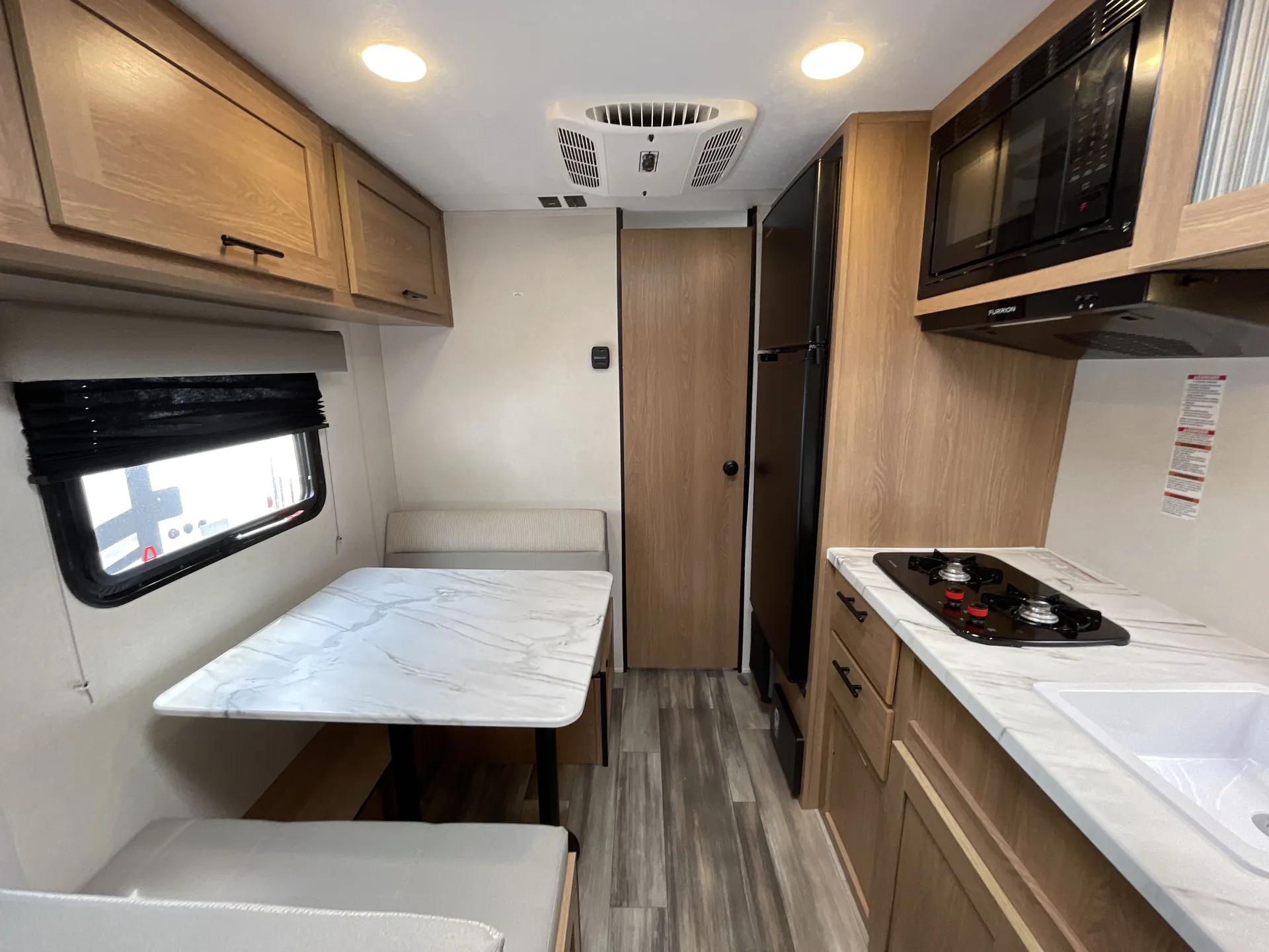 2022 Prime Time Avenger 16FQ — living area main