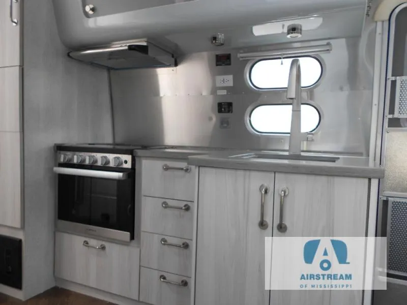 2026 Airstream International 27FB - Photo 4