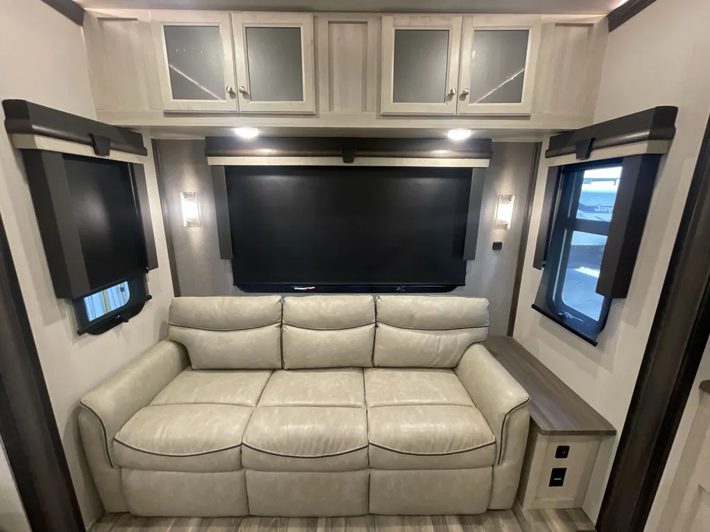 2022 Forest River Cardinal Luxury 380RLX, Photos photo 14