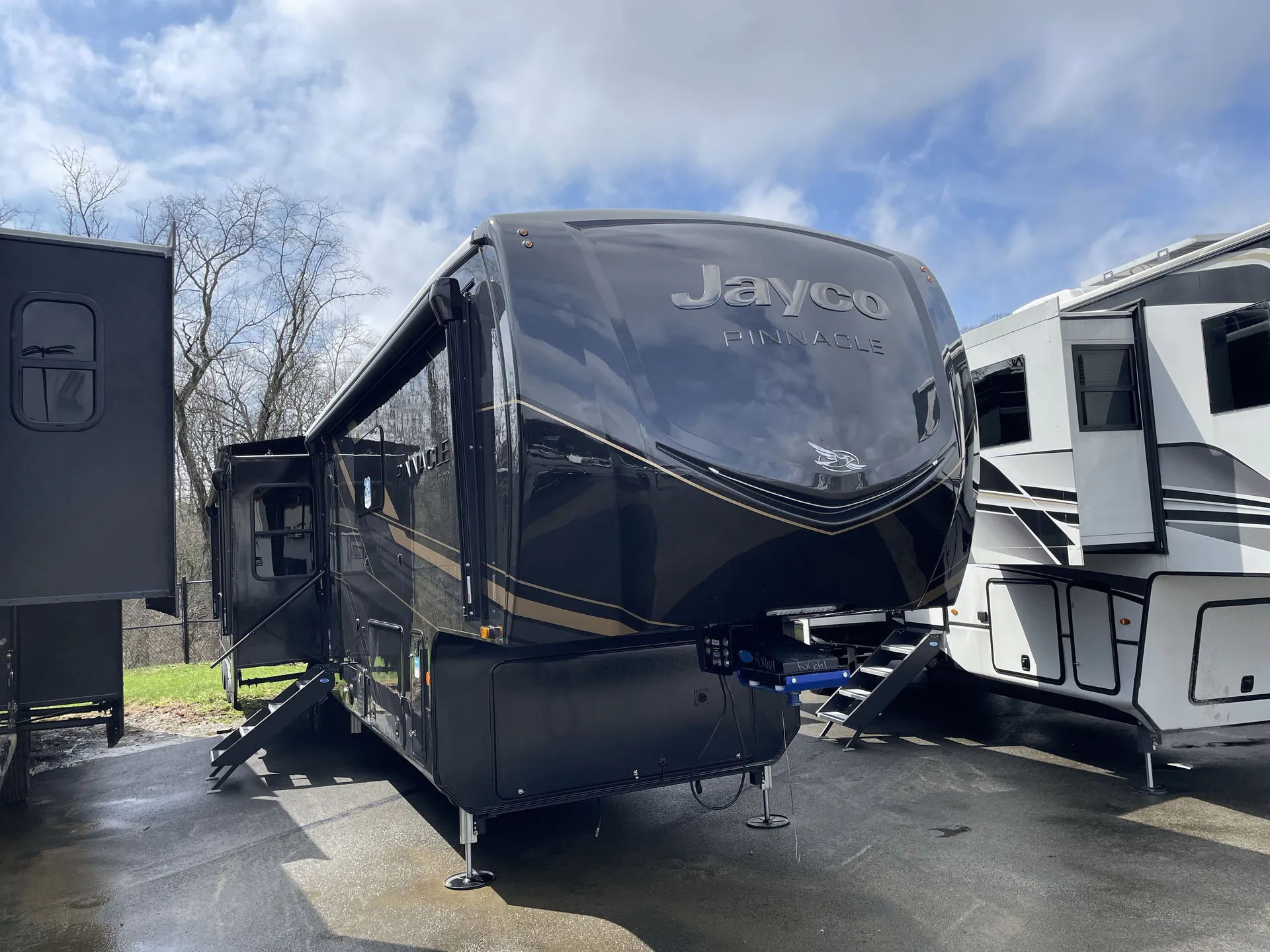 2026 Jayco Pinnacle 38FBRK - Photo 2