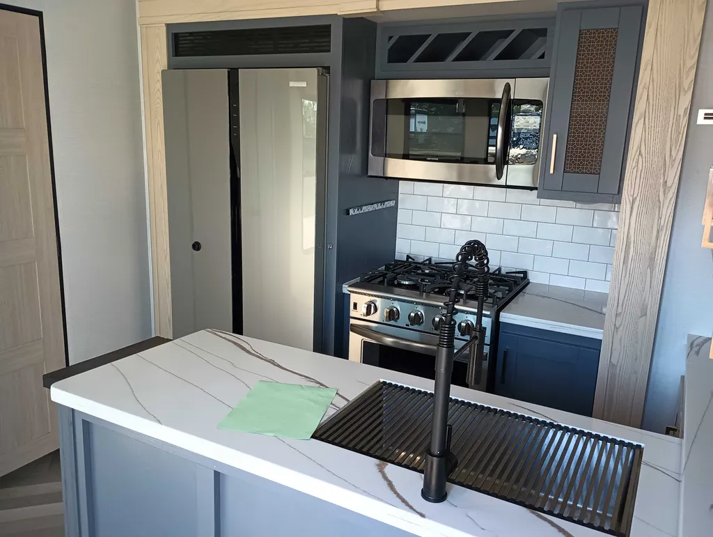 2024 Prime Time Sanibel 3802FLWB, Photos photo 4