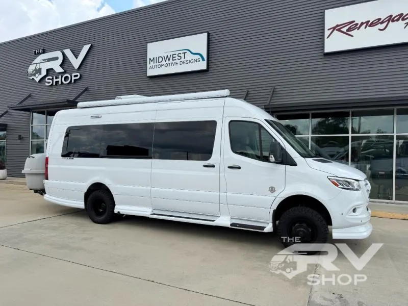 2025 OGV Luxury Coach V-Tour 10TBA - Main photo