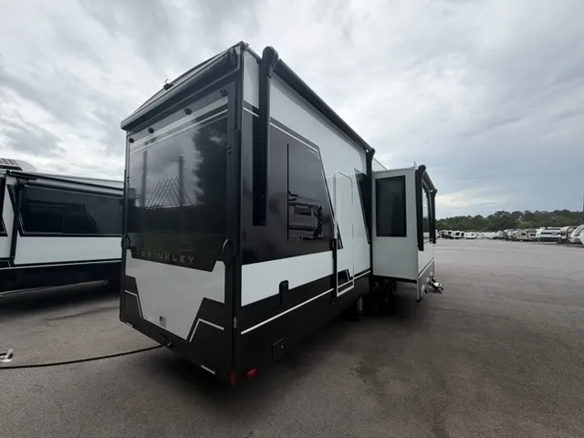 2026 Brinkley Model G 4150, Photos photo 5