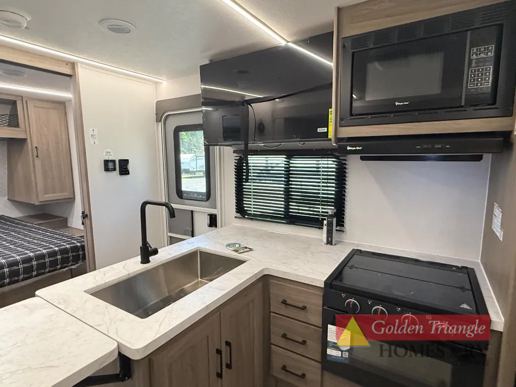 2026 Coachmen Freedom Express Select 30SE, Photos photo 16