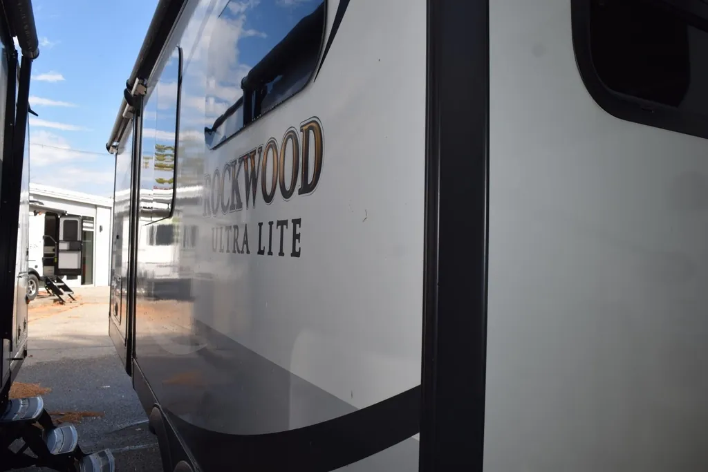 2020 Forest River Rockwood Ultra Lite 2614BS — Photo 5
