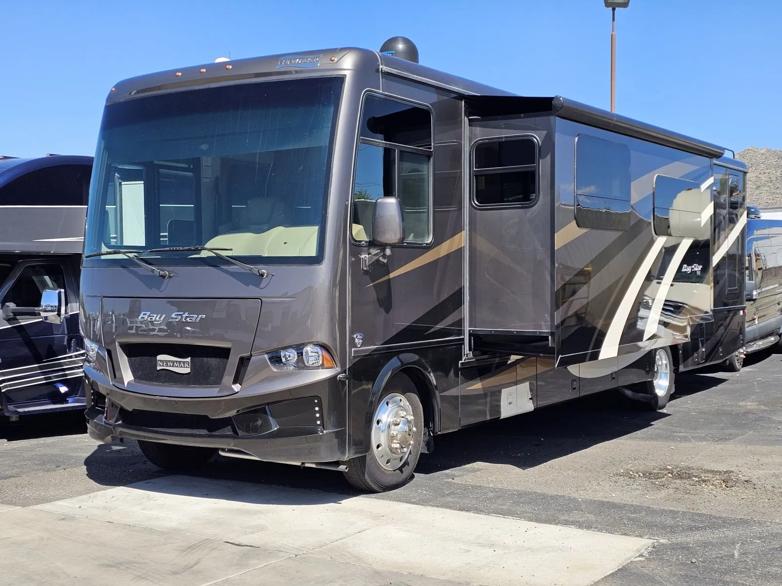 2021 Newmar Bay Star 3609 - Photo 3