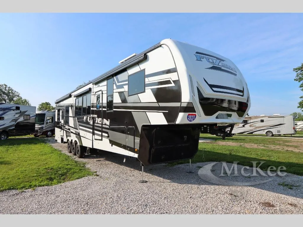 2025 Keystone Fuzion 419 - Photo 2