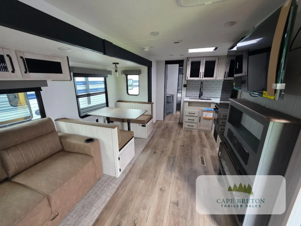2027 Palomino Puma 337BH, Photos photo 4