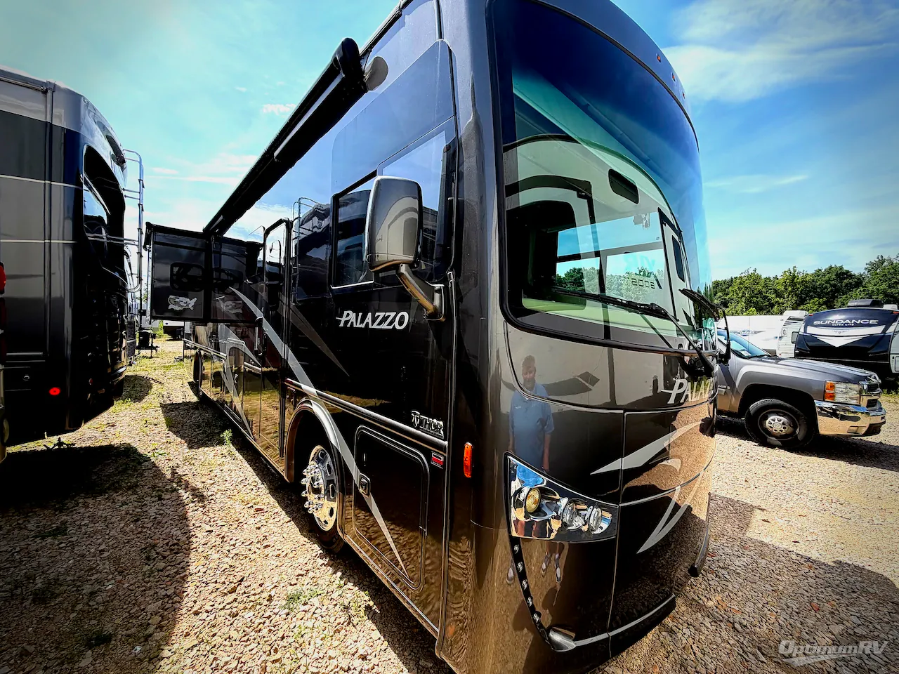 2018 Thor Motor Coach Palazzo 36.3 - Photo 2