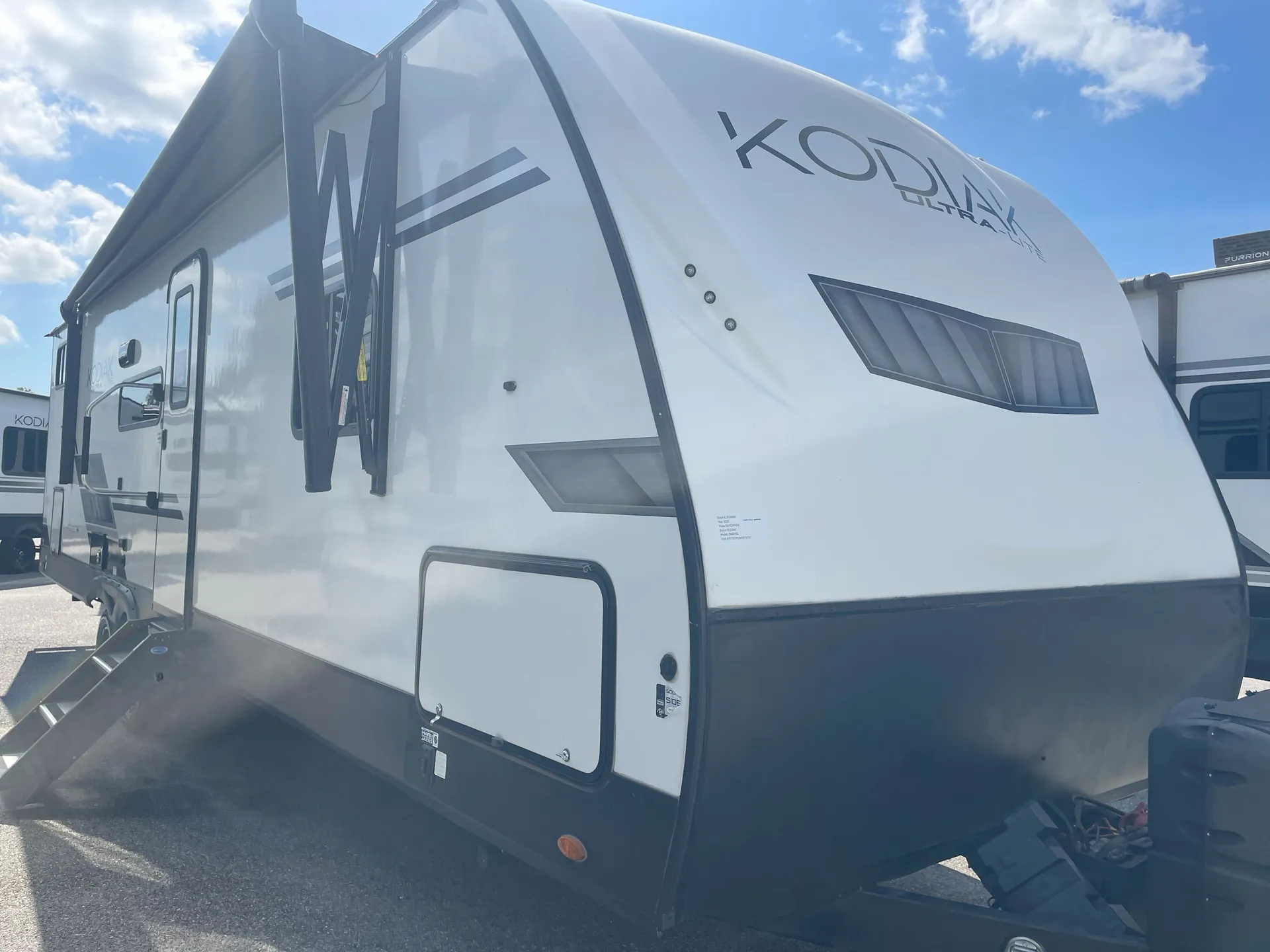 2022 Dutchmen Kodiak Ultra-Lite 296BHSL - Photo 2