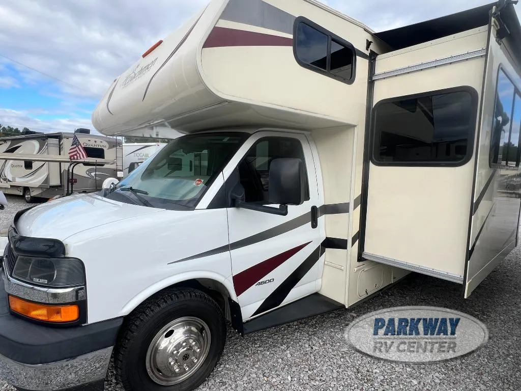2019 Coachmen Freelander 24FS Chevy 4500 - Photo 2
