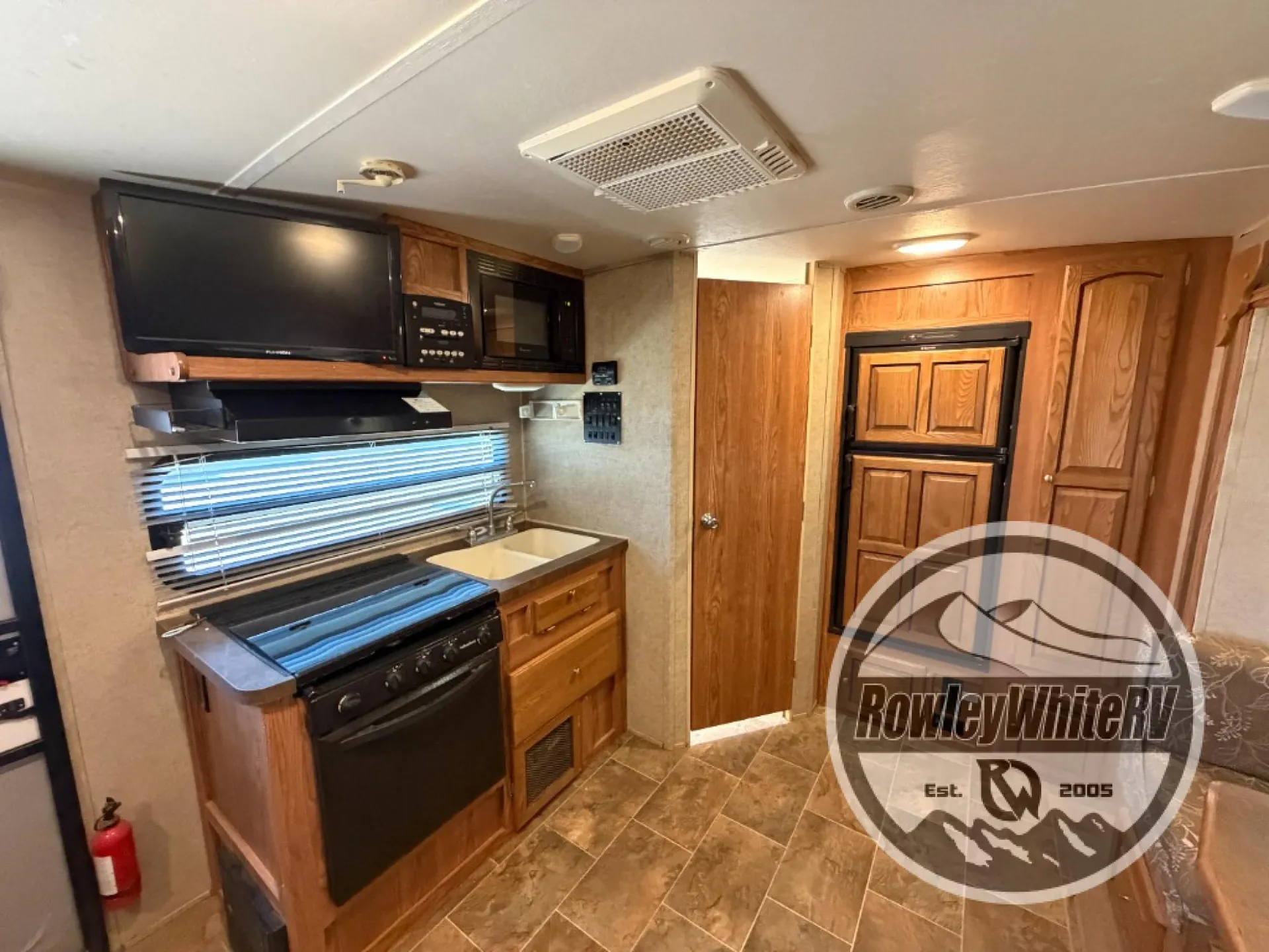 2015 Forest River Rockwood Mini Lite 2104S - Photo 3