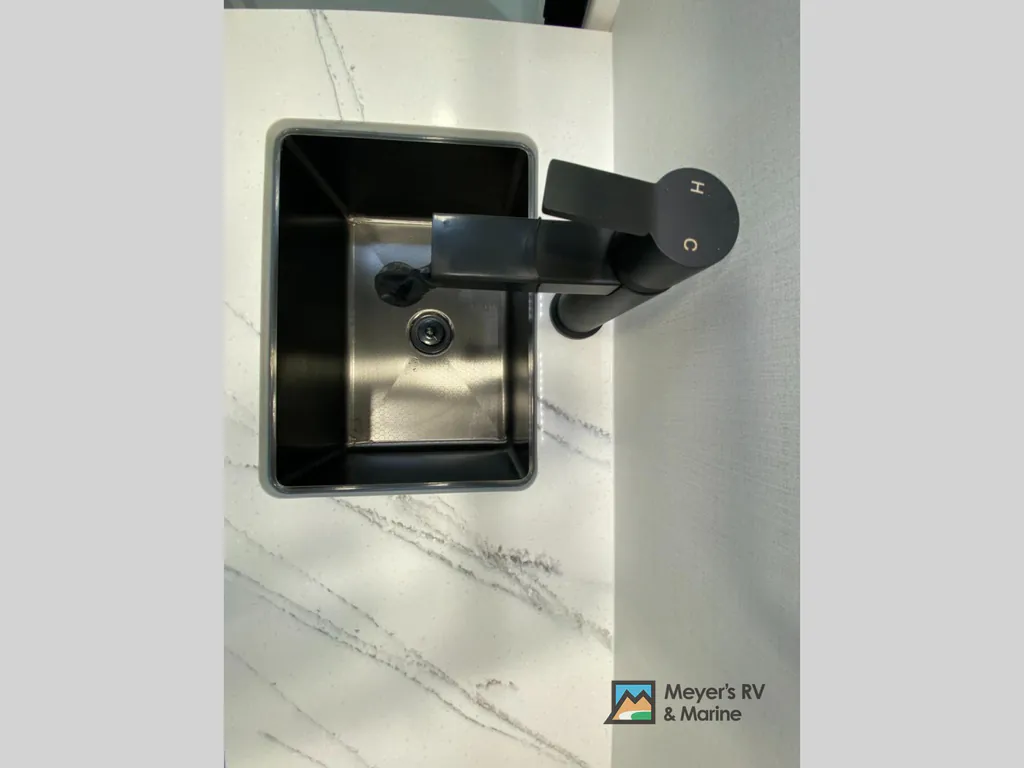 2026 Brinkley Model G 3950, Photos photo 32
