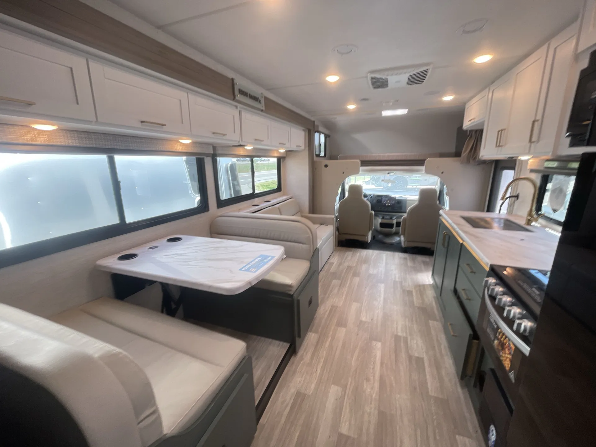 2026 Thor Motor Coach Eddie Bauer 31ED - Photo 4