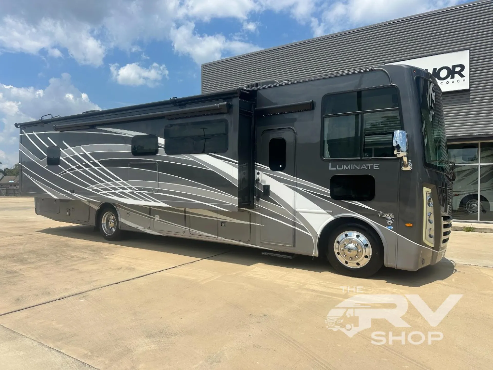 2024 Thor Motor Coach Luminate CC35 - Photo 2