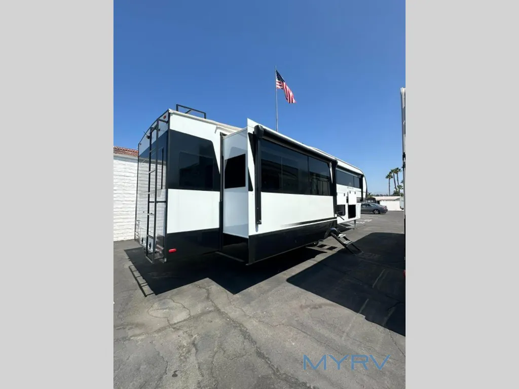 2025 Brinkley Model Z 3610, Photos photo 6