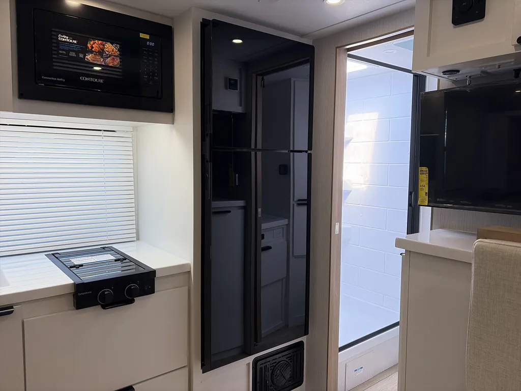 2027 Winnebago Micro Minnie 2108DS, Photos photo 8