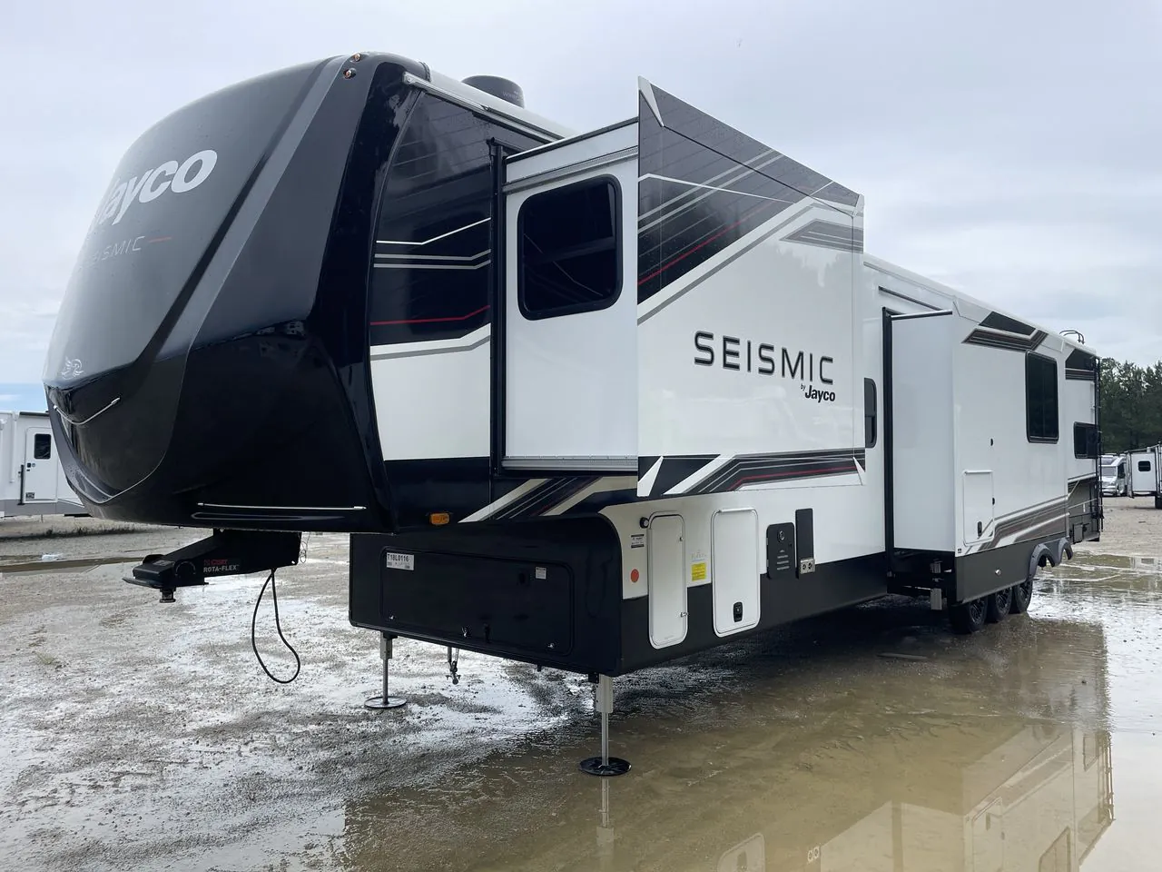 2026 Jayco Seismic 395 - Photo 4
