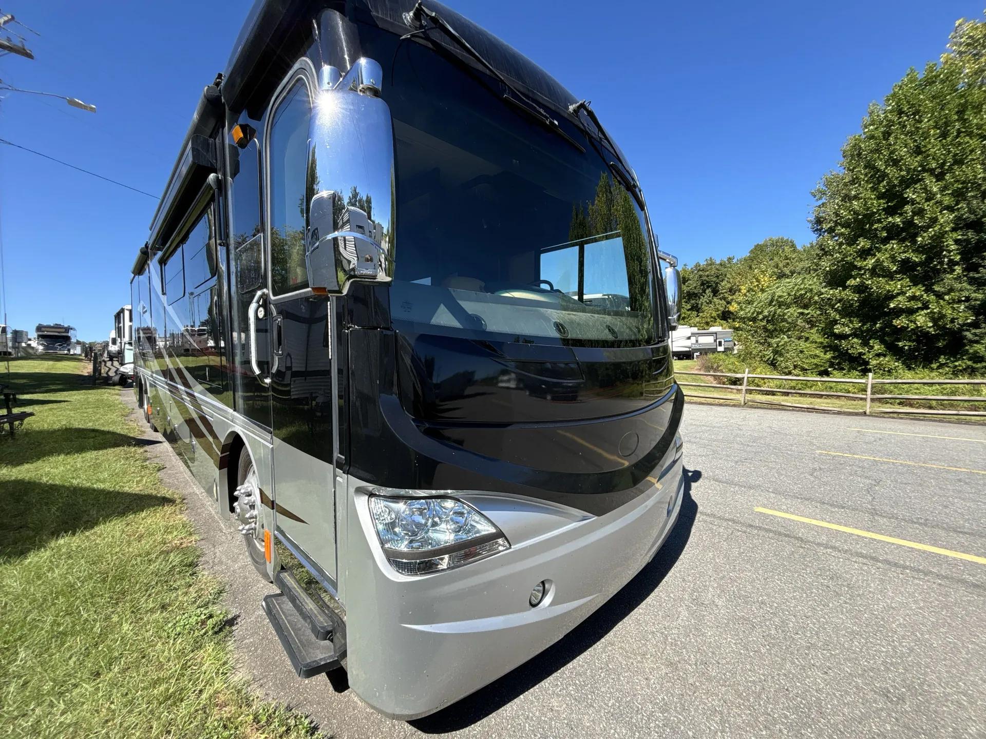 2012 American Coach American Revolution 42T - Photo 2