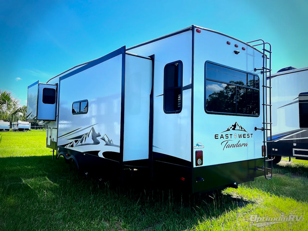 2024 East to West Tandara 320RL - Photo 3