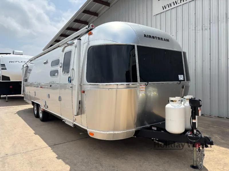2026 Airstream Globetrotter 30RB - Photo 2