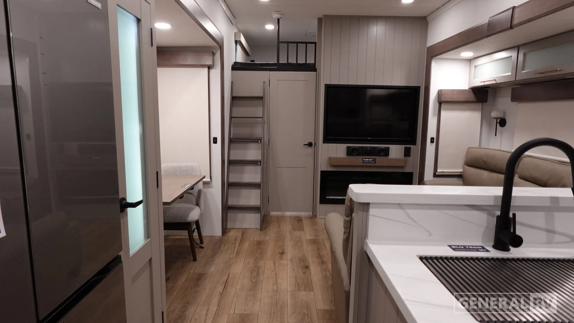 2026 Alliance RV Paradigm 395DS - Photo 3