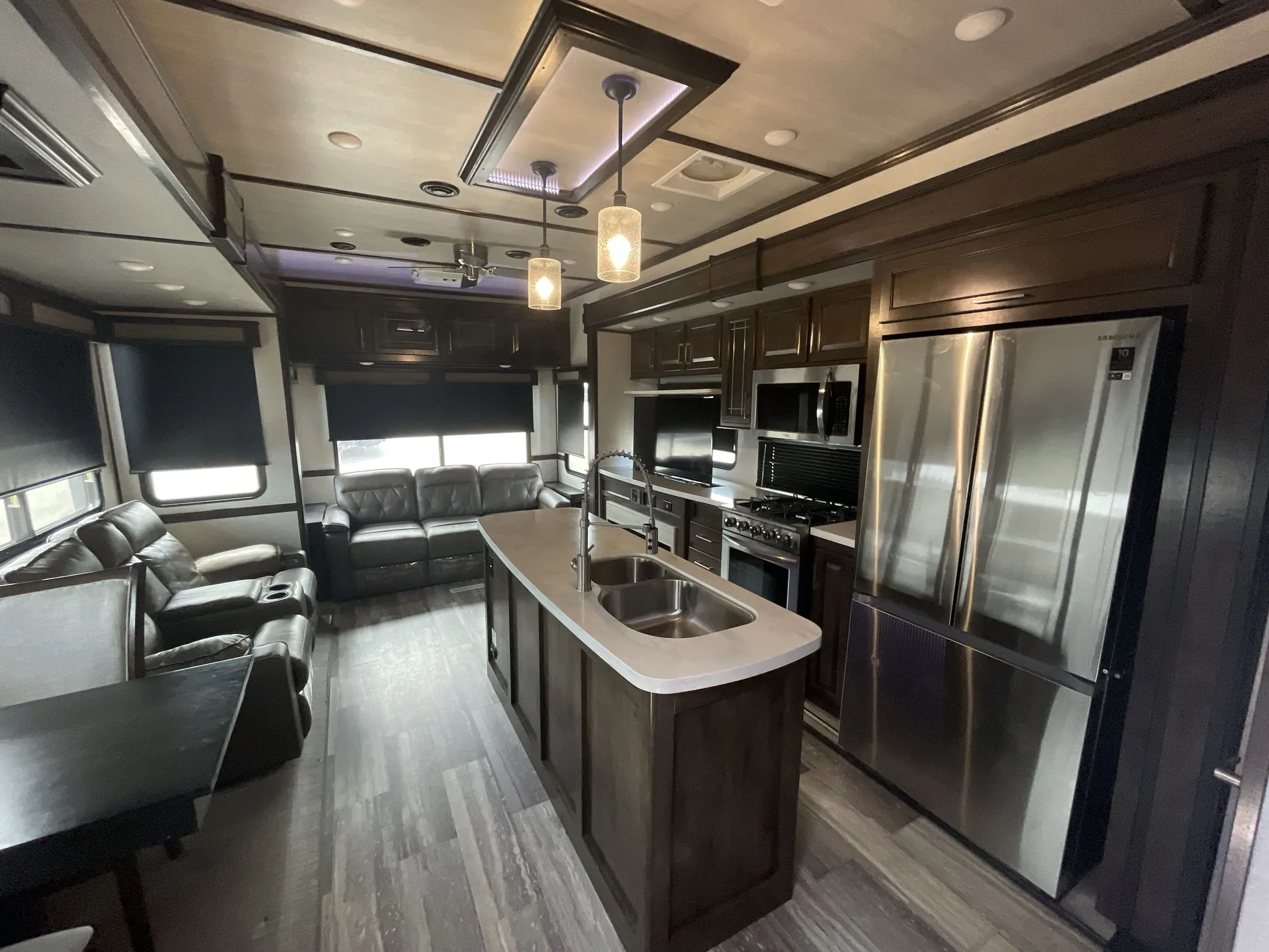 2021 Dutchmen Yukon 320RL — living area main
