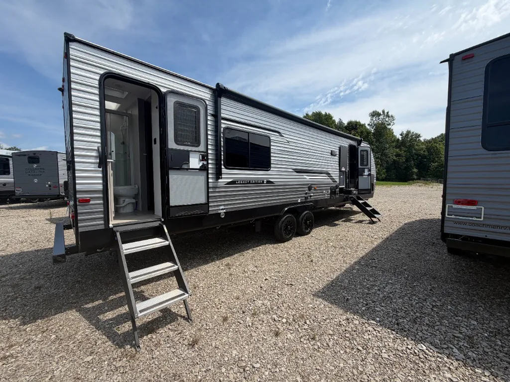 2027 Coachmen Catalina Legacy Edition 333DBDSCK, Photos photo 32