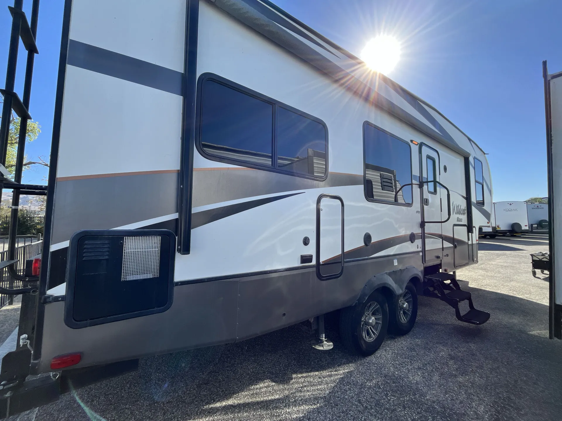 2017 Forest River Wildcat Maxx 282RKX — campside