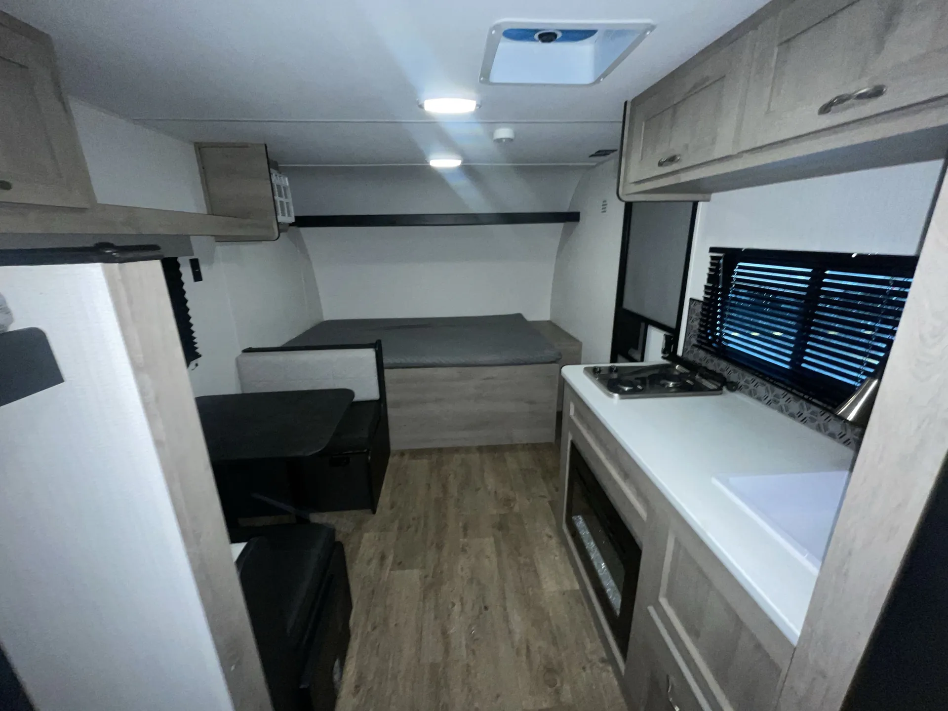 2025 Cruiser RV Avenir 17BH - Photo 4