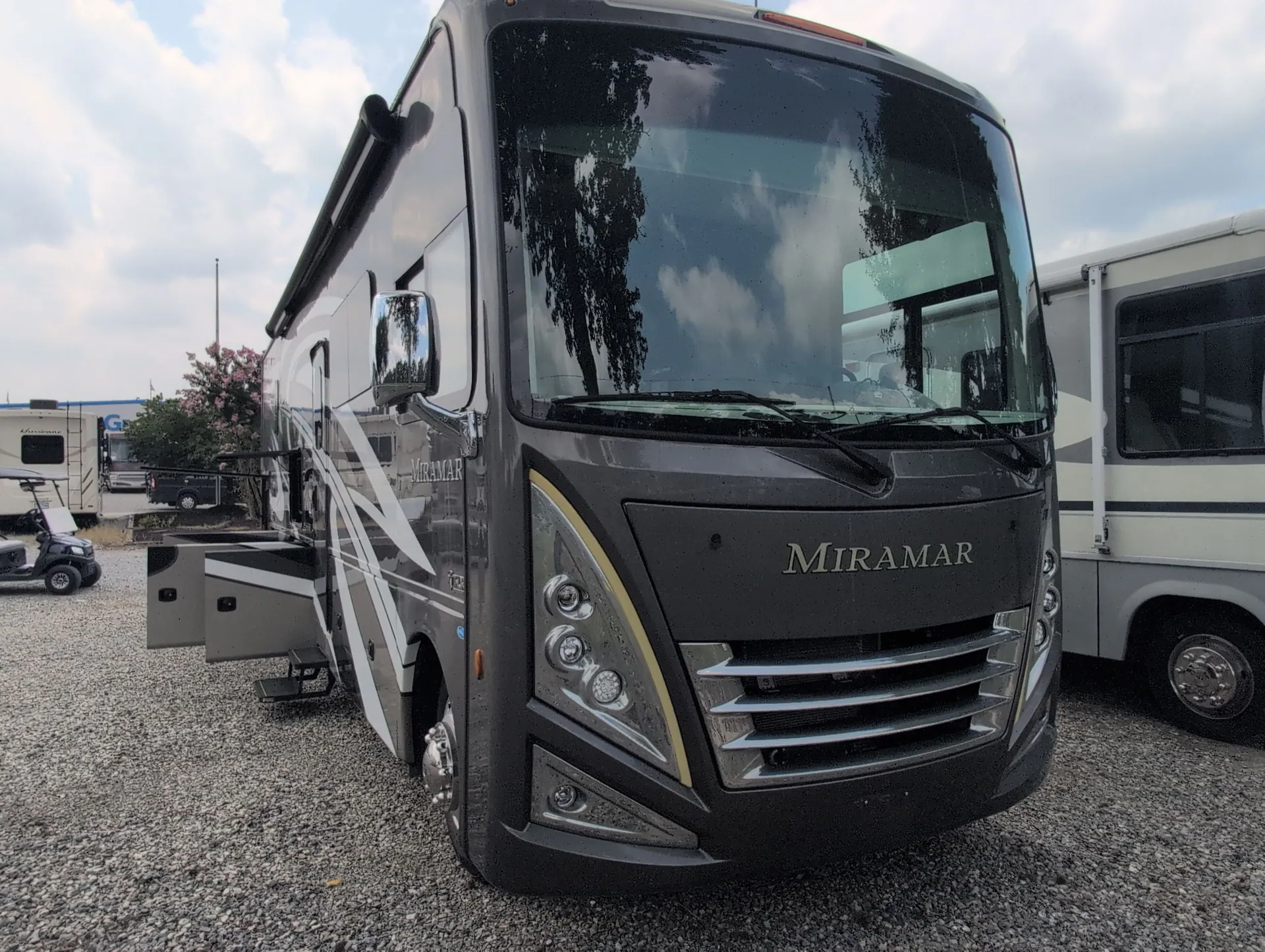 2023 Thor Motor Coach Miramar 34.6 - Photo 2