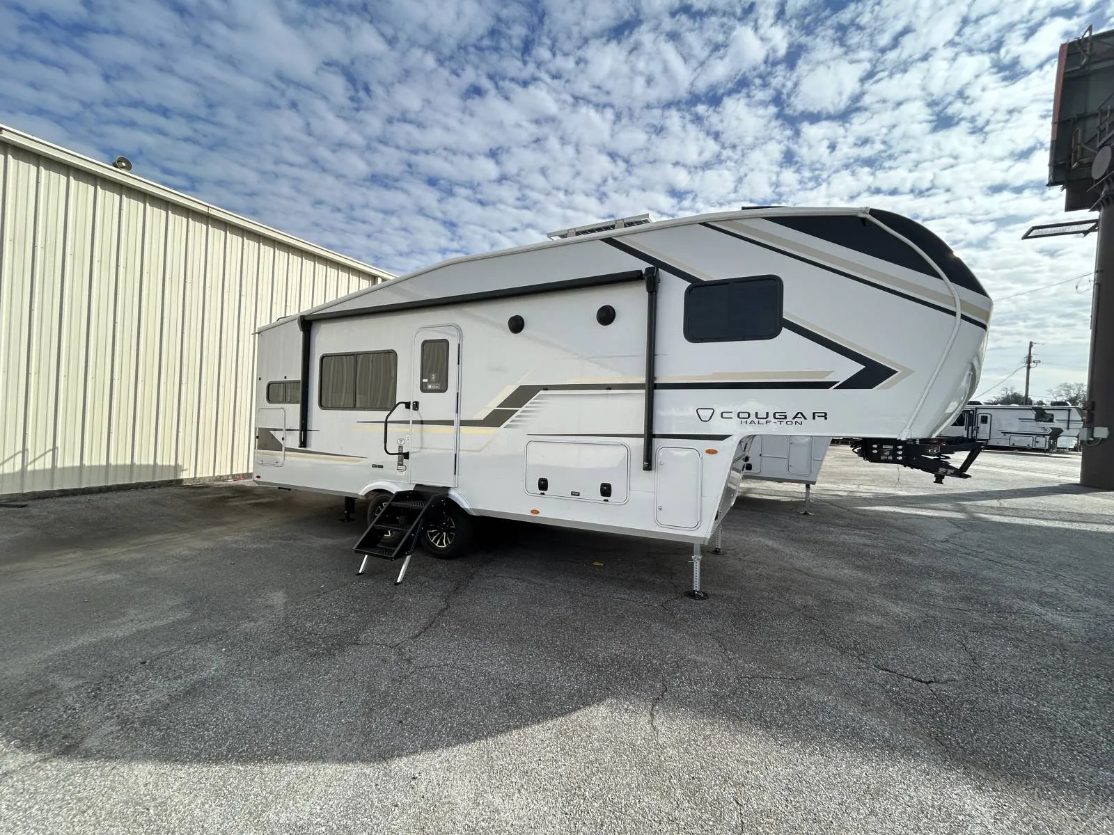 2026 Keystone COUGAR HALF-TON 23MLE - Photo 3