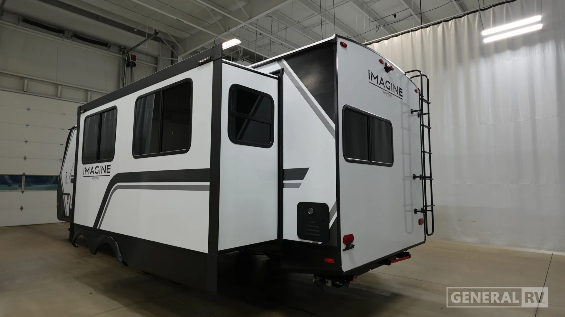 2027 Grand Design Imagine 2670MK - Photo 4