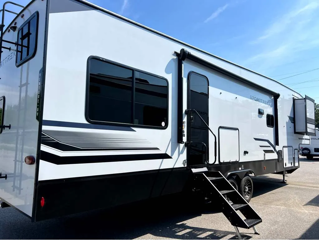 2027 Venture RV SportTrek 312VTB - Photo 4
