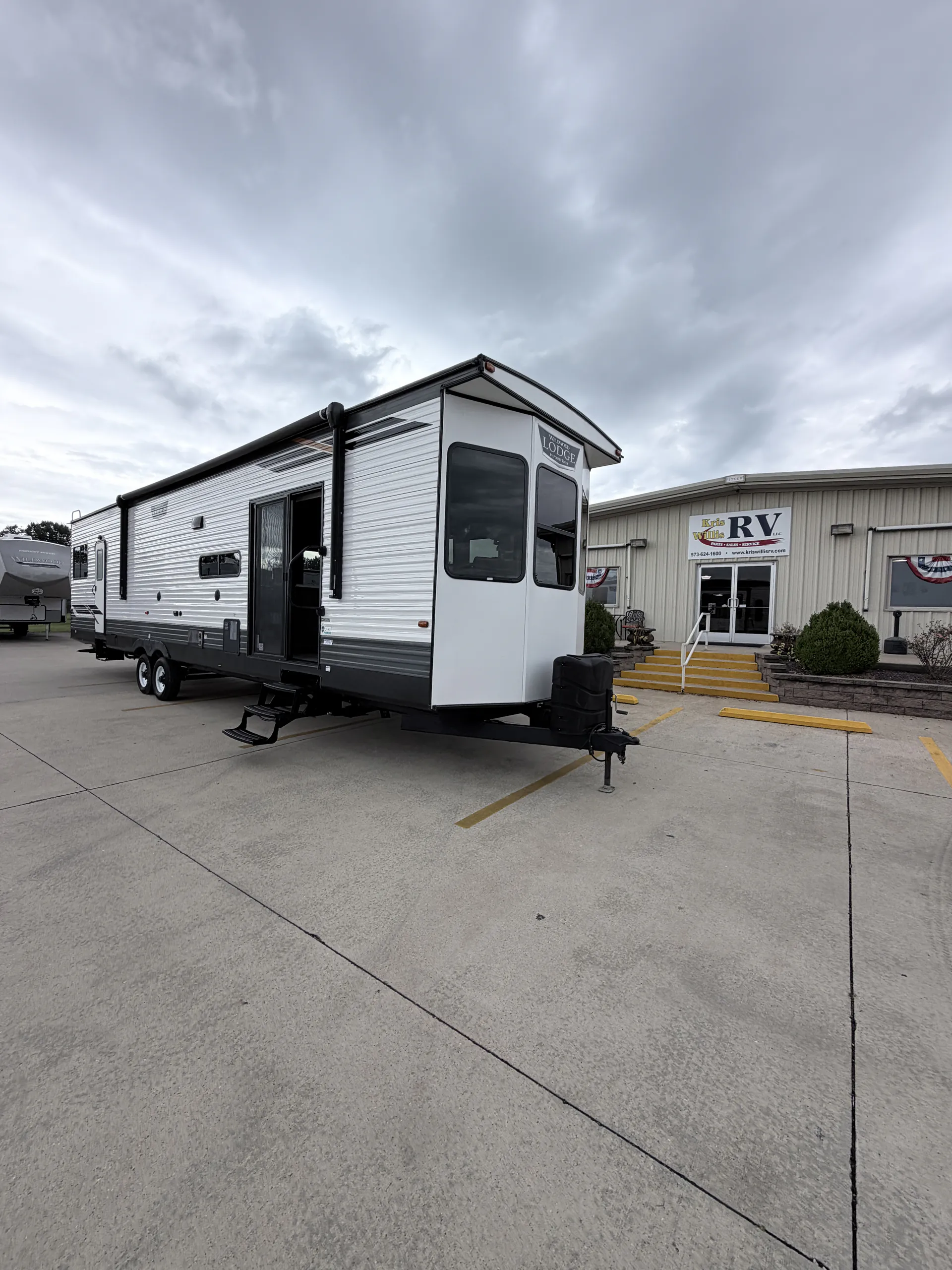 2022 Forest River Wildwood Lodge 40FDEN