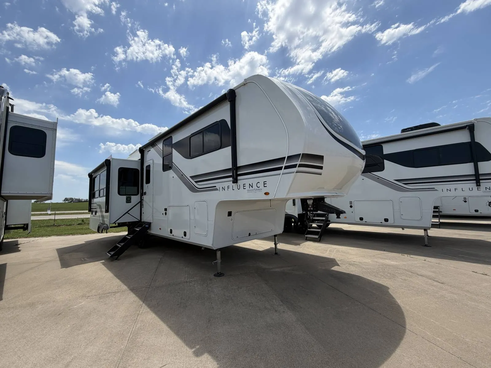 2026 Grand Design Influence 3003RL - Photo 2