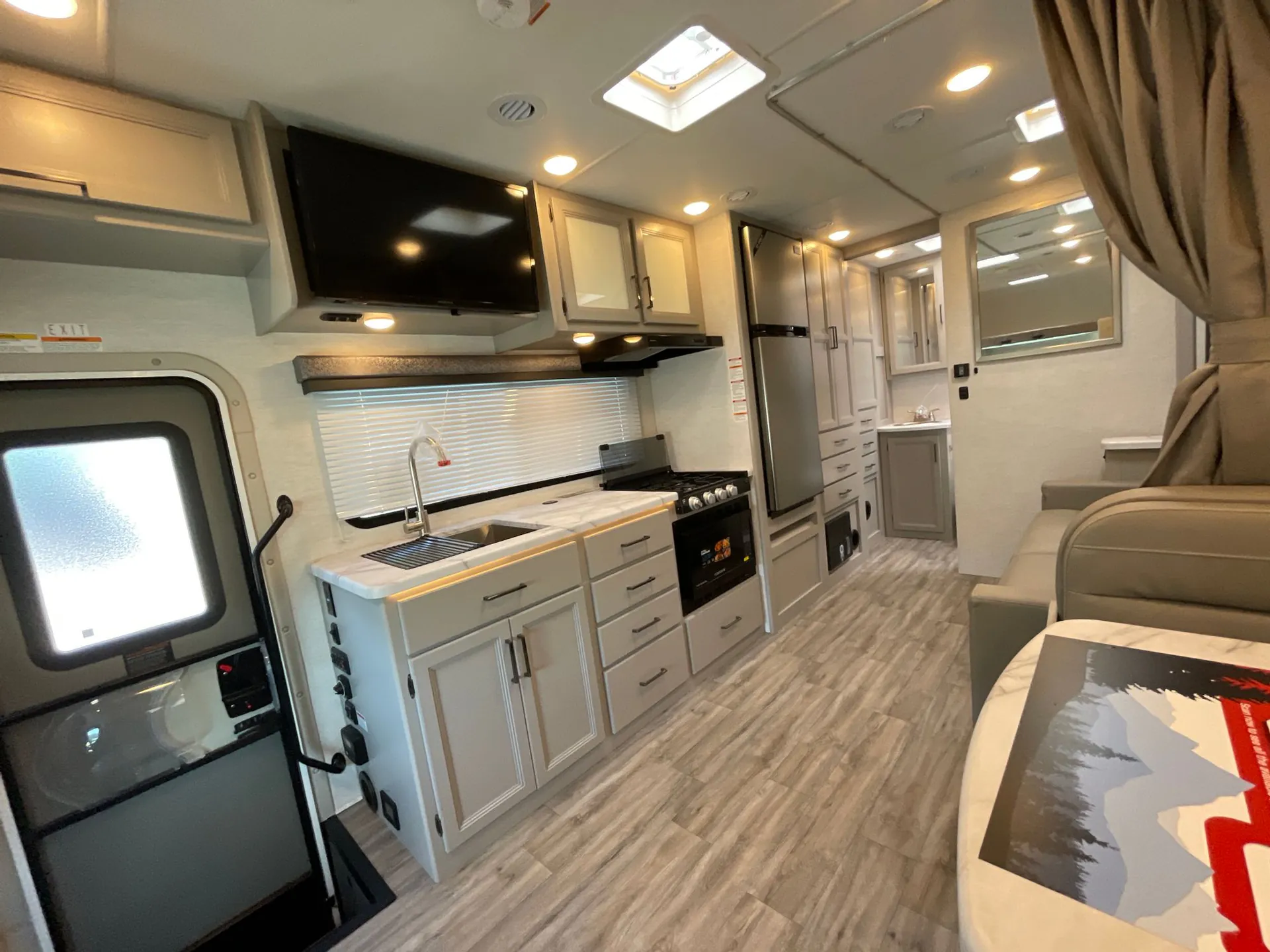 2025 Thor Motor Coach Coleman 24CL - Photo 3