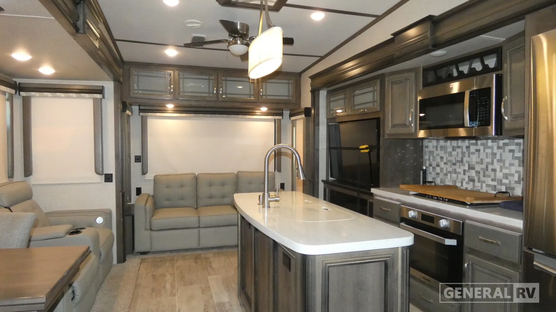 2019 Keystone Montana 3121RL - Photo 3