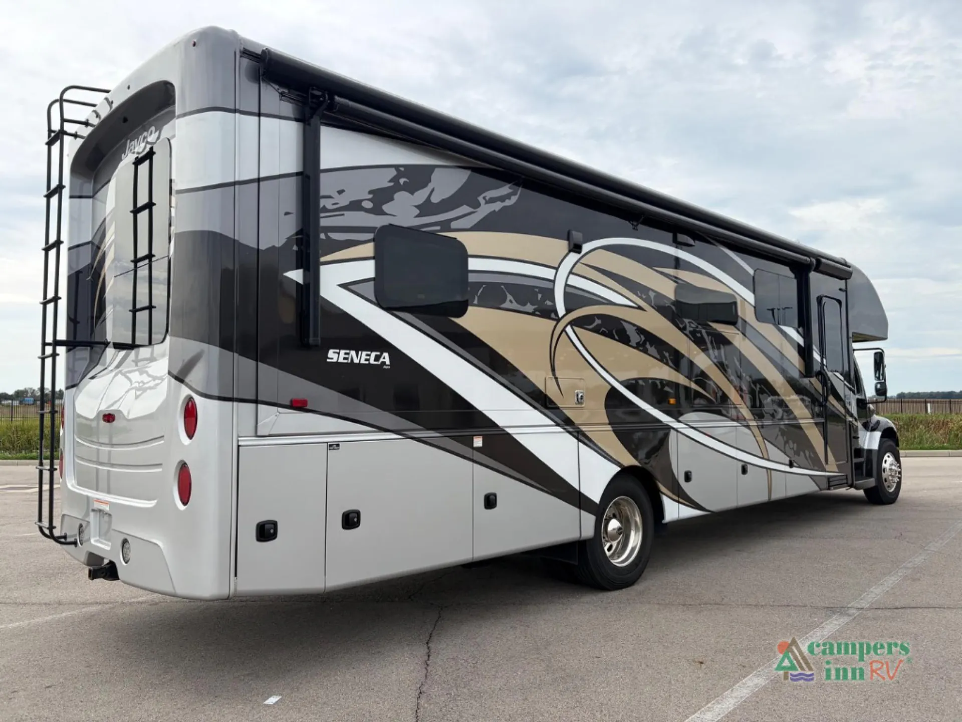 2022 Jayco Seneca 37M - Photo 3