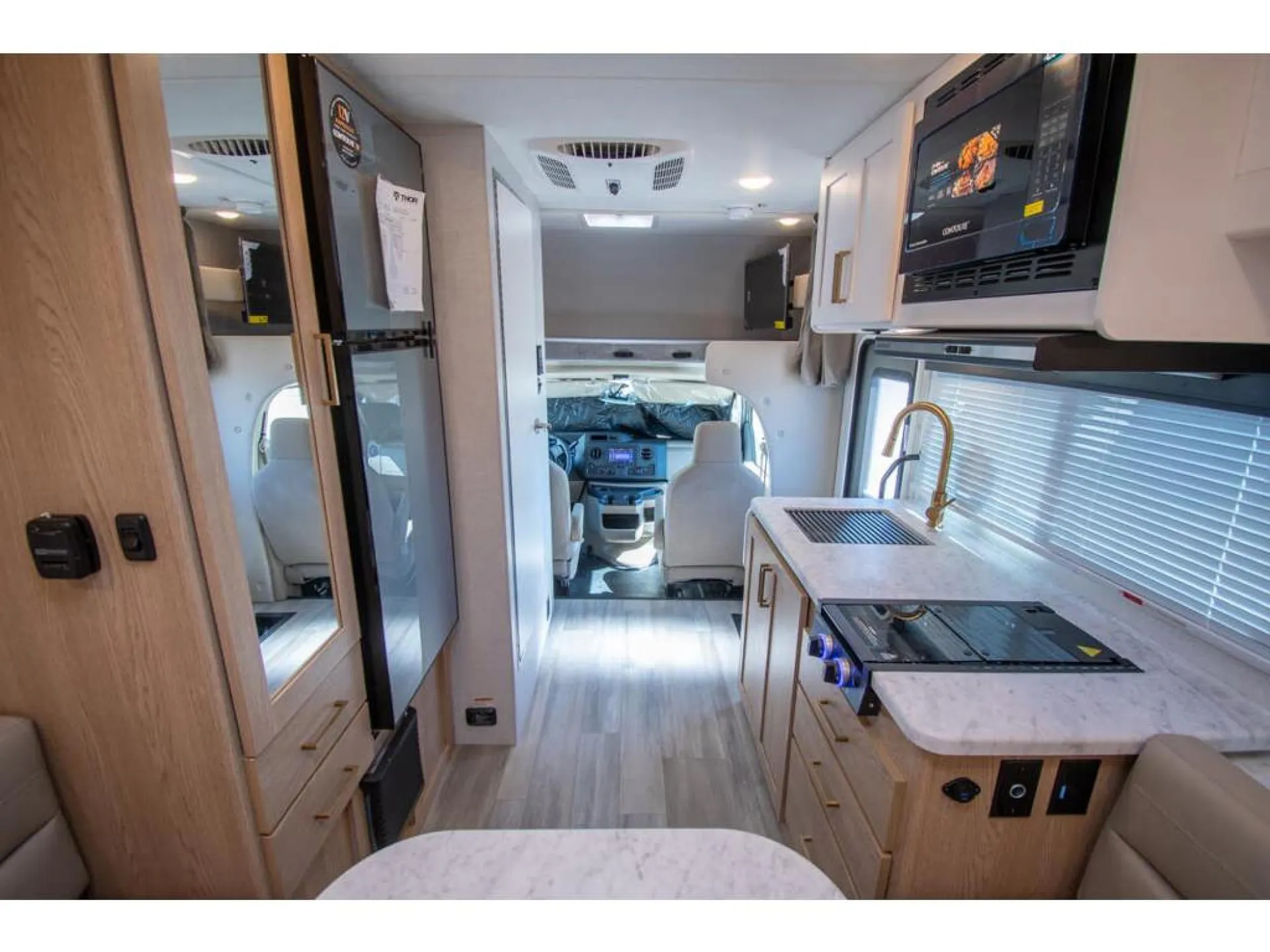 2026 Thor Motor Coach Four Winds 19Z - Photo 3