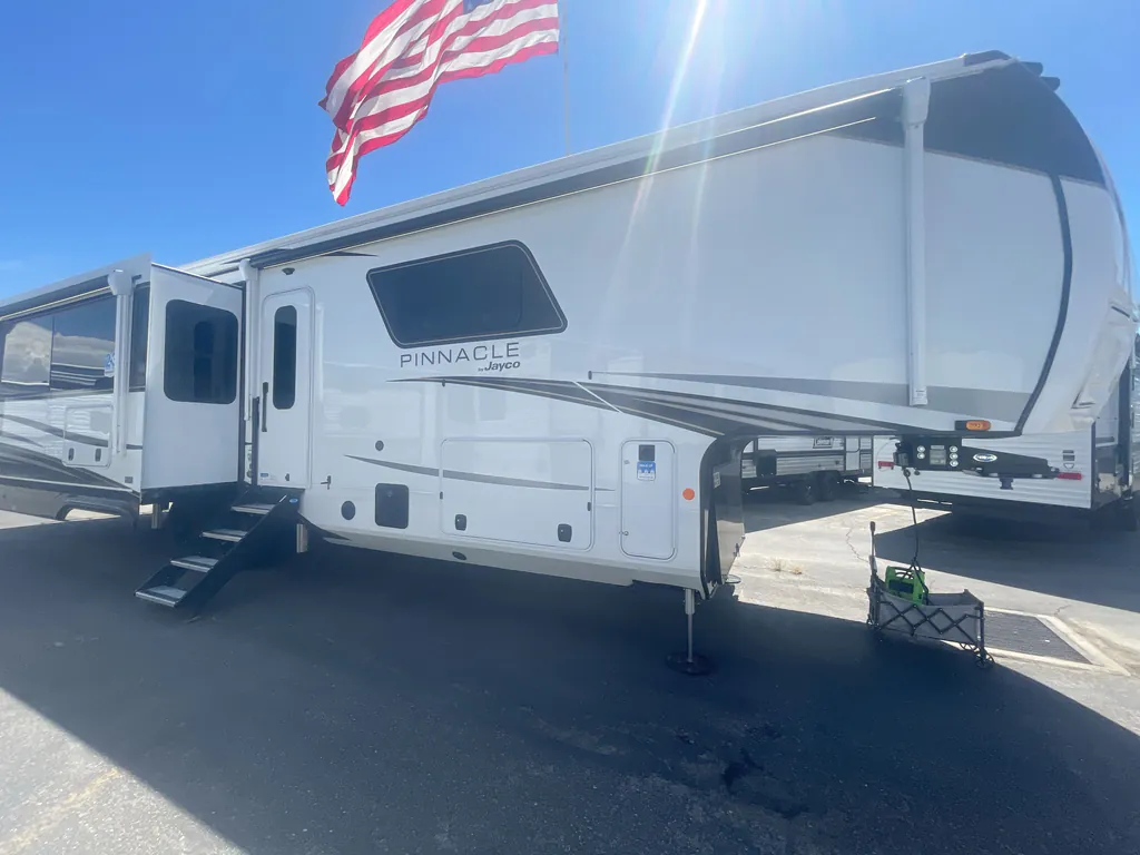 2027 Jayco Pinnacle 36FBTS, Photos photo 5