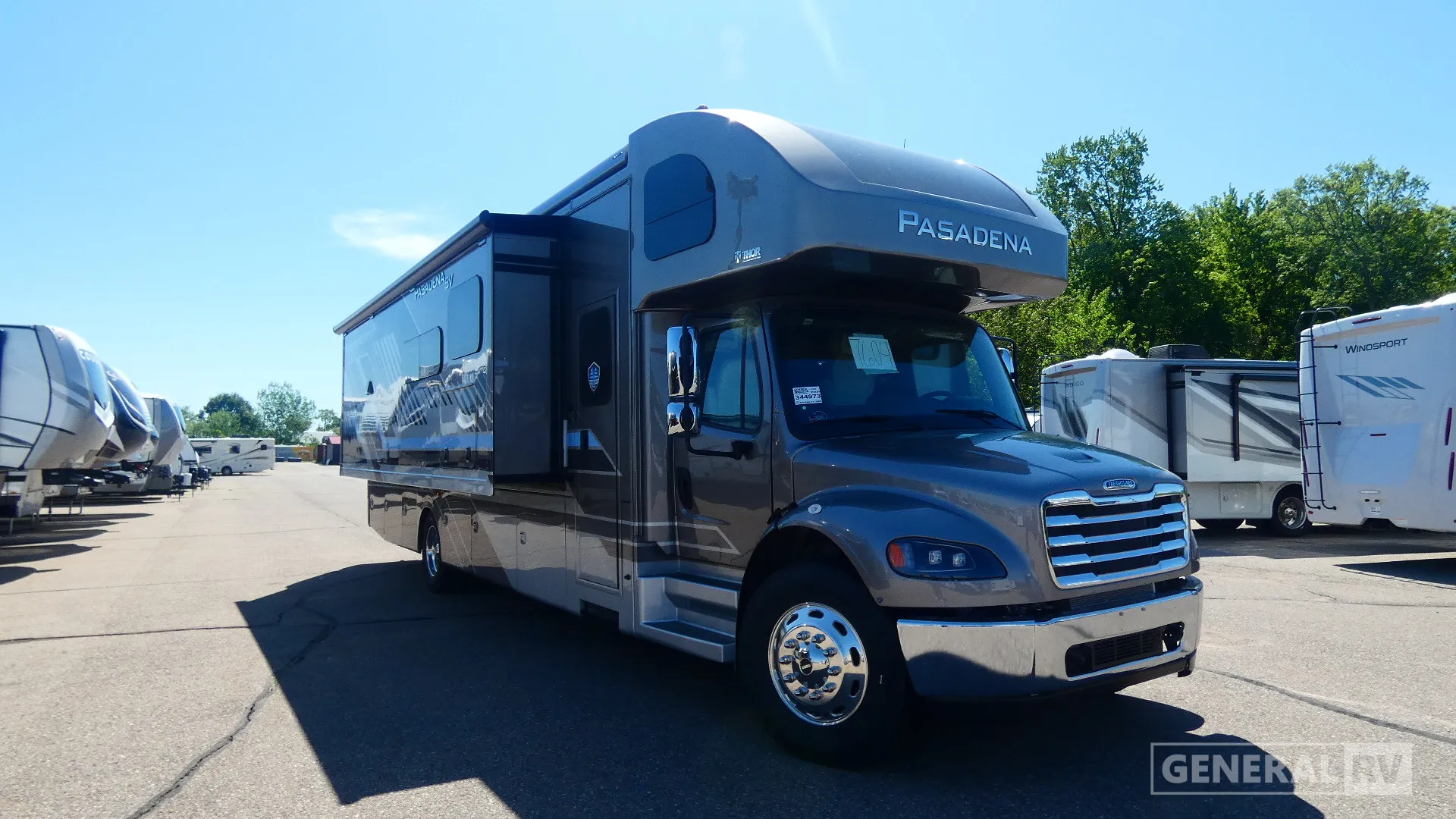 2027 Thor Motor Coach Pasadena SV 38DX - Photo 2