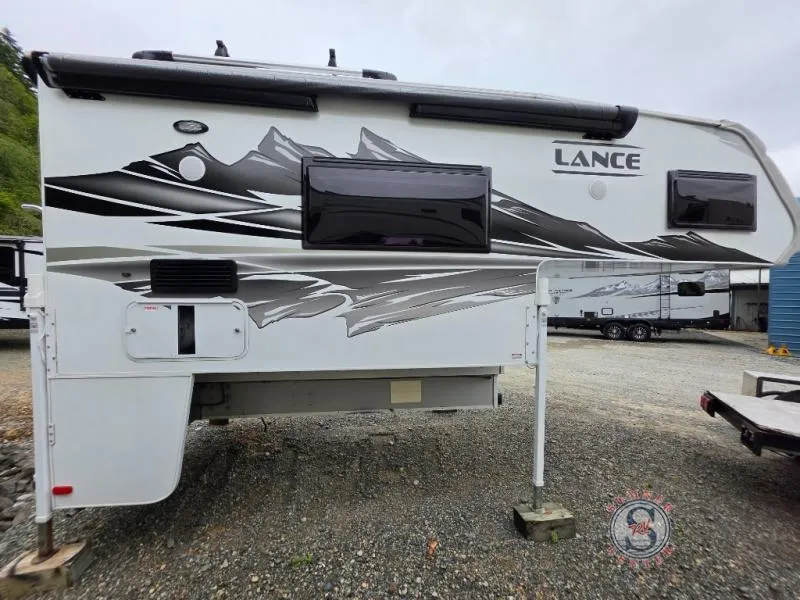 2023 Lance LANCE TRUCK CAMPER Used    960 - Photo 4