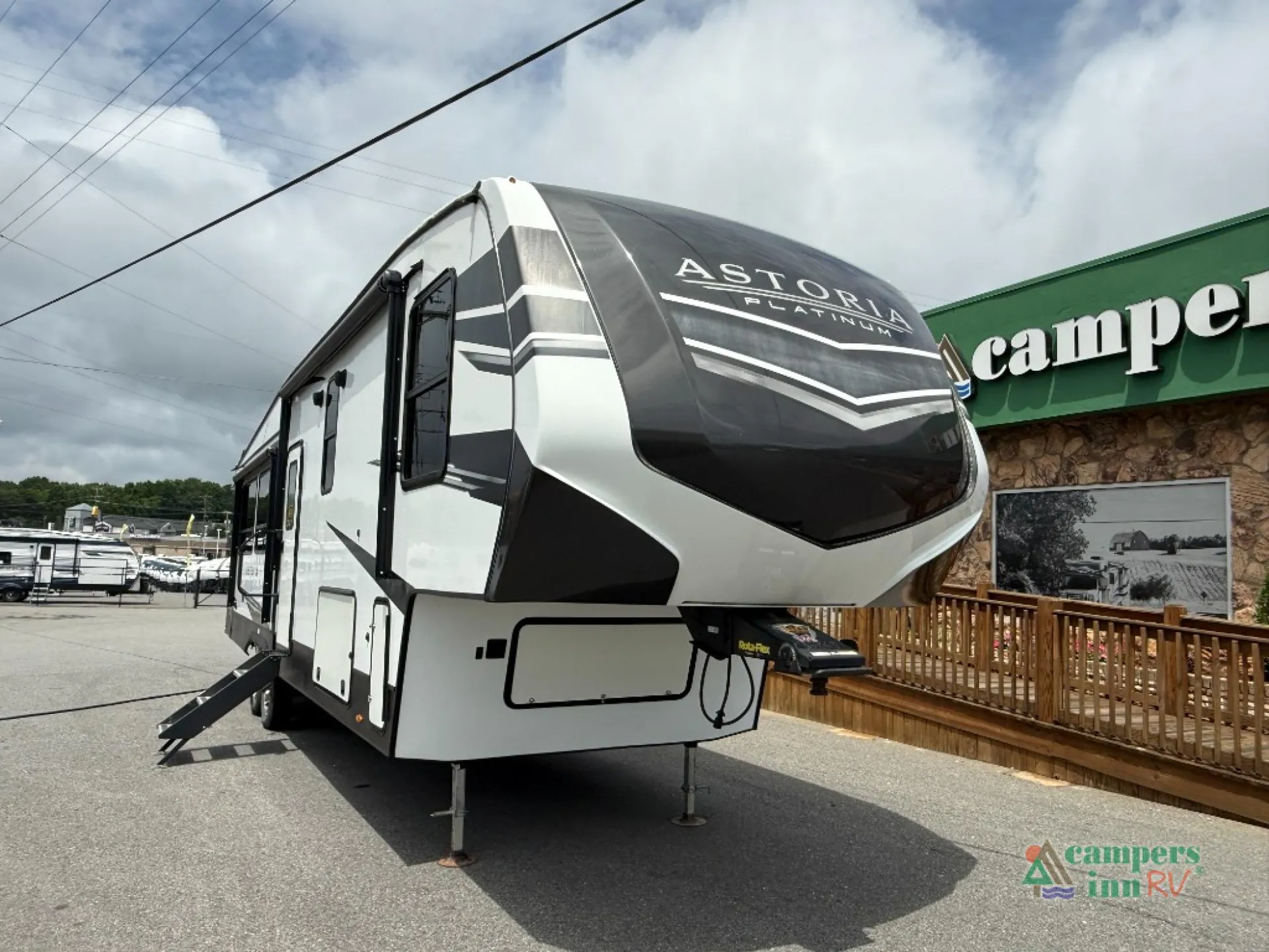 2021 Dutchmen Astoria 3173RLP - Photo 2