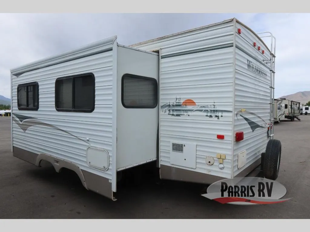2004 Fleetwood RV Wilderness 270FQS - Photo 4