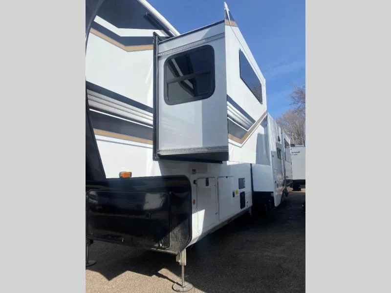2026 Heartland Bighorn 38RE - Photo 4