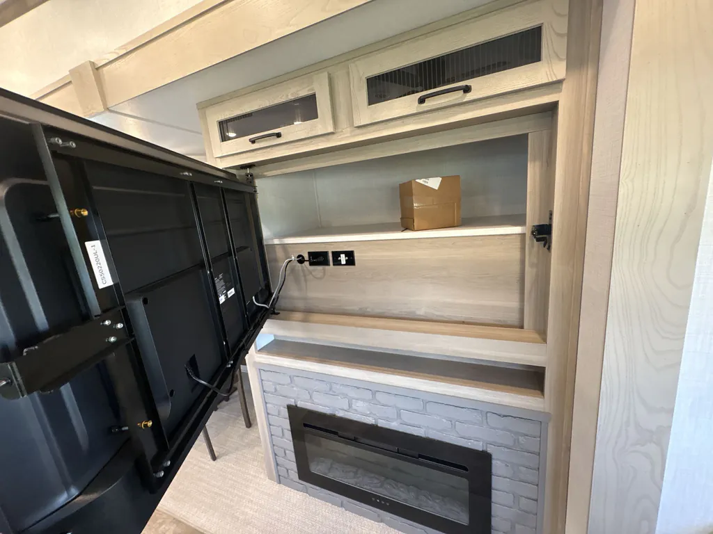 2024 Forest River Rockwood Signature 372RL, Photos photo 12