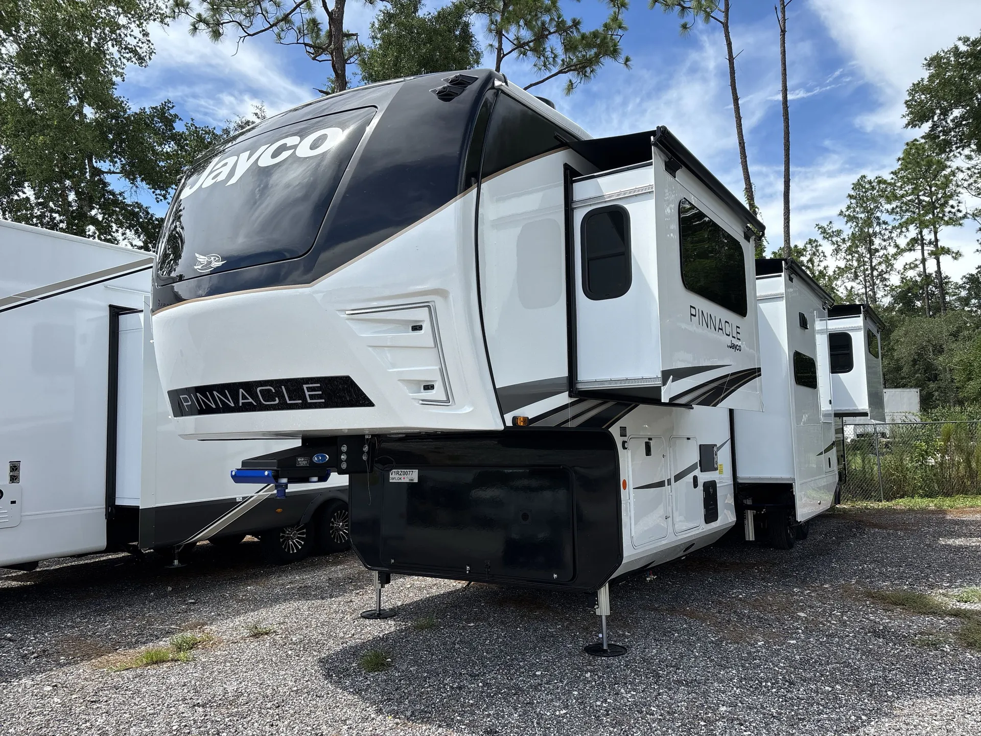2027 Jayco Pinnacle 39FLOK - Photo 2