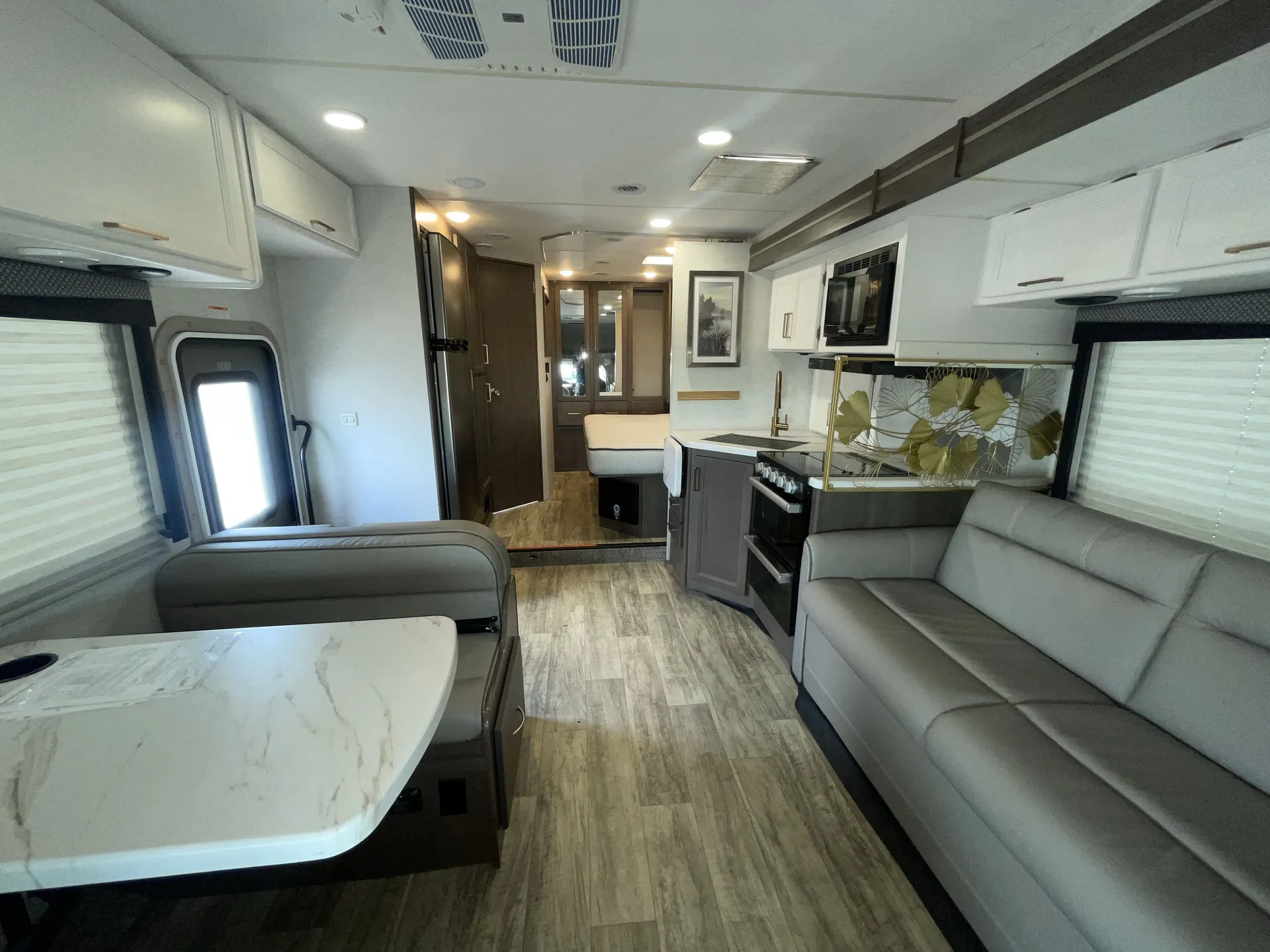 2024 Thor Motor Coach Freedom Elite 27FE — living area main